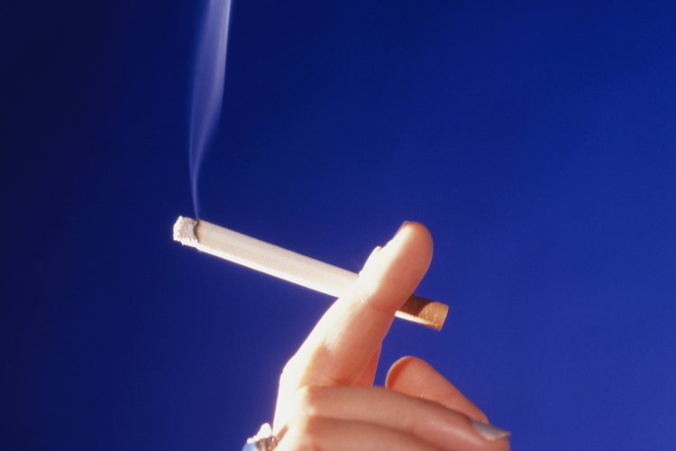 Deja el hábito del cigarrillo y reducirás el riesgo de contraer enfermedades.