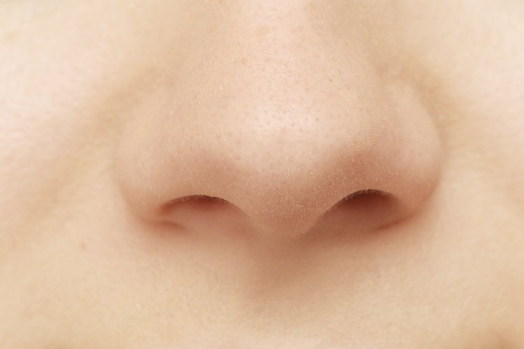 Examina tus opciones antes de optar por una rinoplastia.