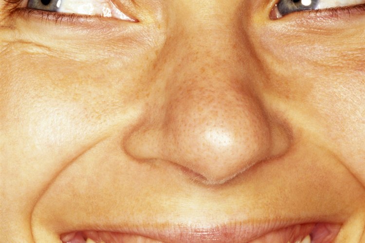 Borra el pelo sobre tu labio superior para decir adiós al embarazoso bigote de mujer.