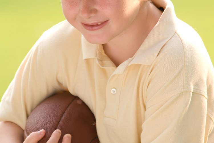 Enseña a los niños a envolver al pelota luego de atraparla.