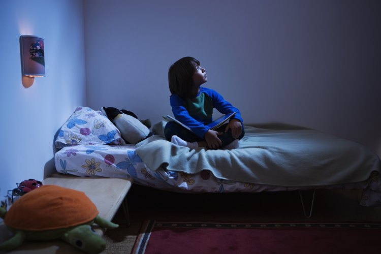 Mojar la cama sigue siendo un problema para muchos niños grandes.