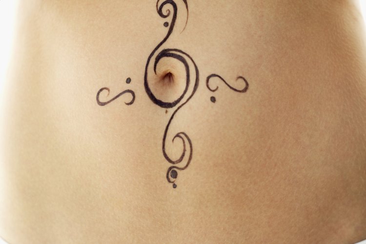 Definitivamente, las estrías afectan a los tatuajes.