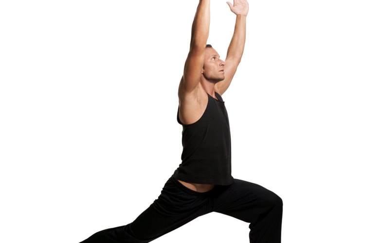 La postura del guerrero es un movimiento de yoga de gran alcance que tonifica y quema grasas.