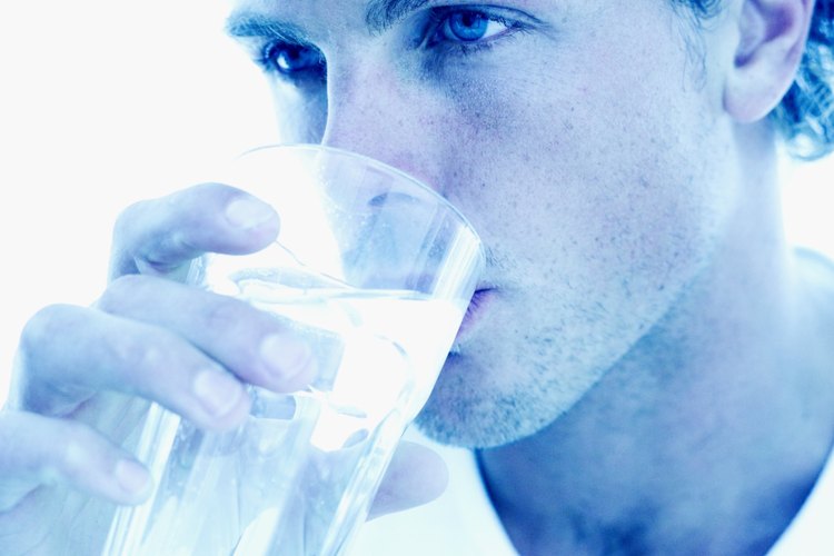 Puedes beber agua antes de un examen de sangre.