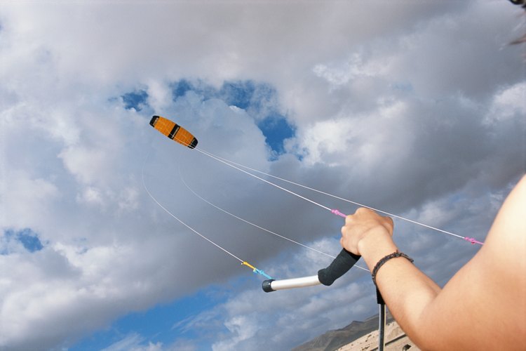 Girar sobre un kiteboard es una cuestión del movimiento de la cabeza y la posición de la cometa.