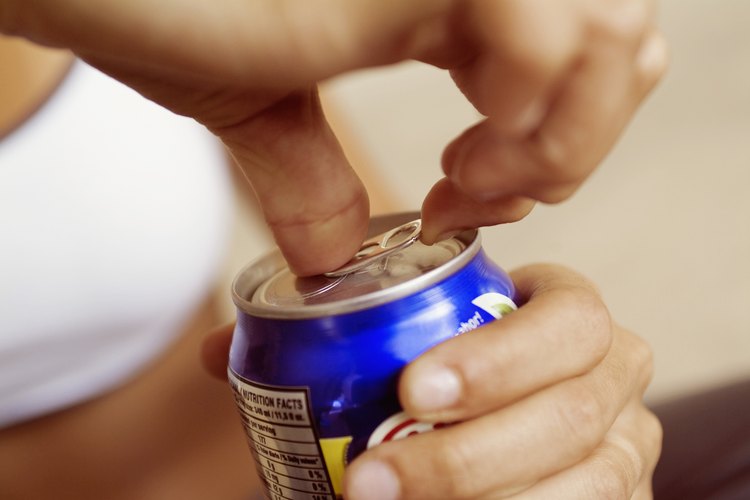 El estadounidense promedio consume 50 galones de bebidas gaseosas por año.