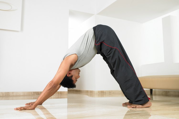 Combate la lordosis con ejercicios para tu espalda, abdomen y los flexores de la cadera.
