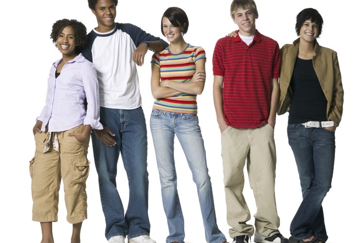 La disfunción de la glándula pituitaria puede conducir a que el cuerpo produzca una cantidad limitada de hormona de crecimiento humana durante la adolescencia.