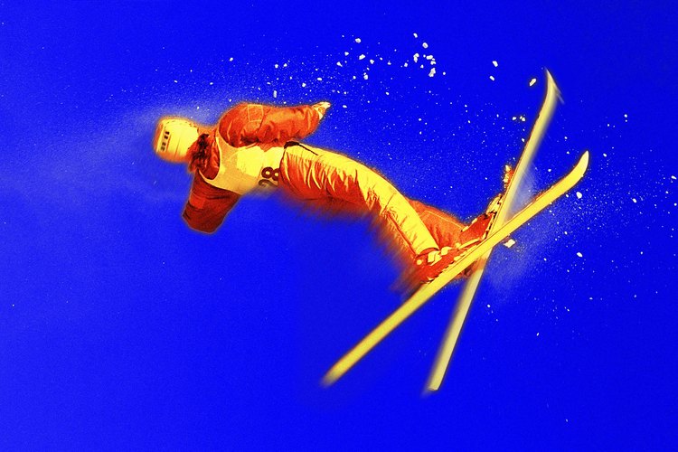 El esquí de estilo libre combina velocidad con movimientos artísticos en el aire.