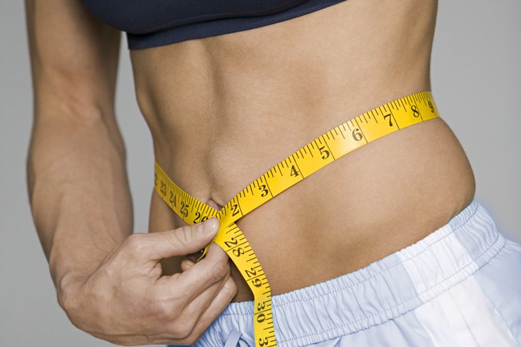 Puedes trabajar los abdominales con una variedad de diferentes abdominales y sentadillas, pero a veces una máquina puede maximizar tu ejercicio.