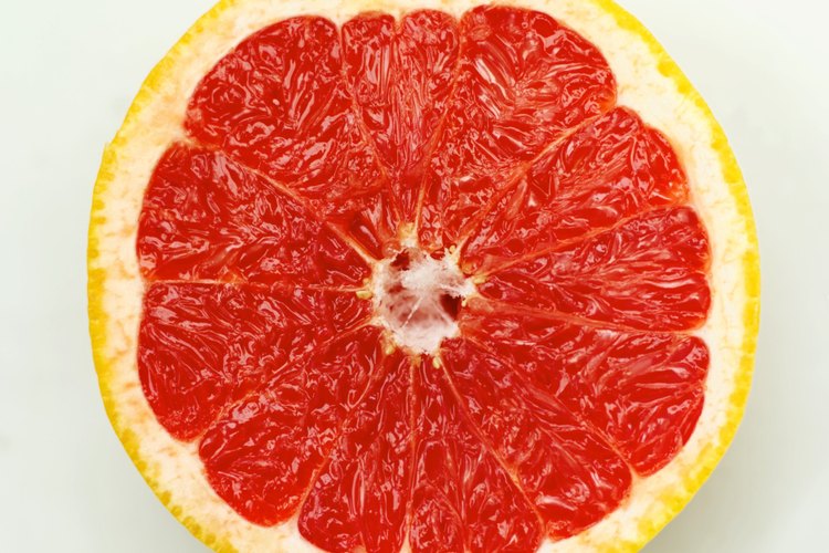 Si estás tomando medicaciones, no bebas jugo de pomelo sin consultar con tu médico, en caso de haya alguna interacción.