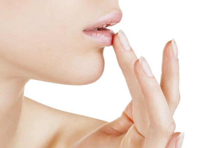Una espinilla se puede formar en los labios.