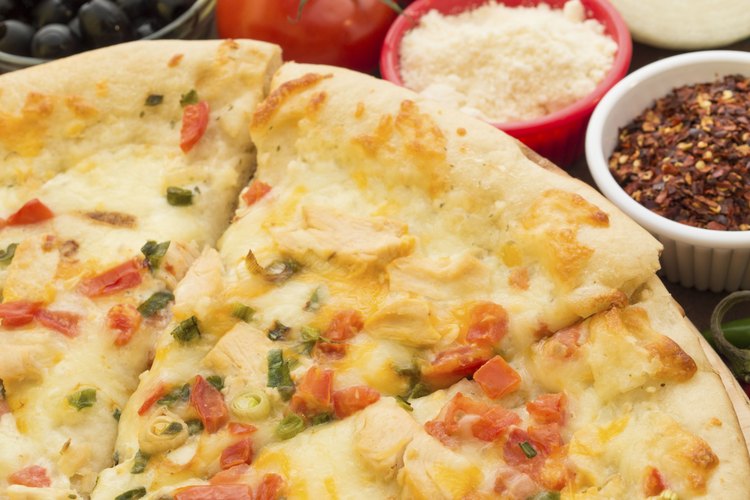 Pizza con salsa blanca.