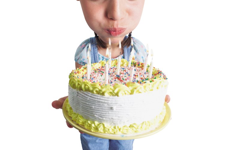 Siempre es una buena idea preguntar a tu pre-adolescente antes de hacer la torta, de esa manera sabrás con seguridad que le gustará.