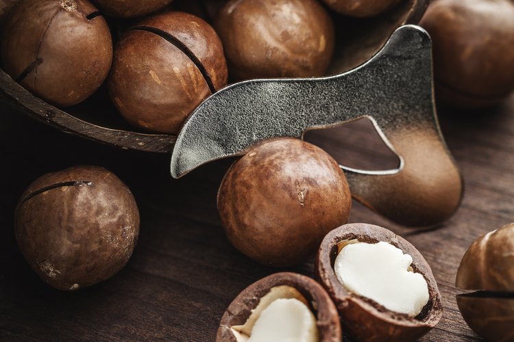 El aceite de nuez de macadamia es un producto natural excelente, que ofrece muchos beneficios para mejorar la condición de la piel.