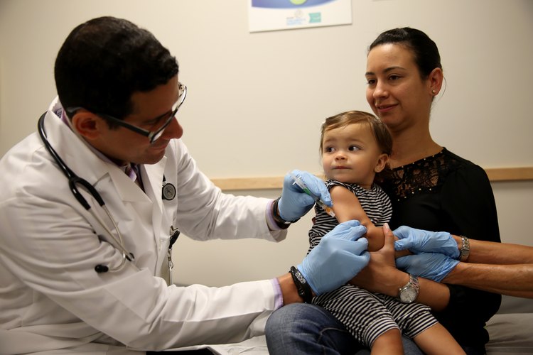 Las dosis para los pacientes pediátricos se calculan por peso, edad o ASC.