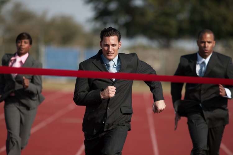 No usar equipo apropiado para correr es una de las causas del dolor anterior de la pierna.