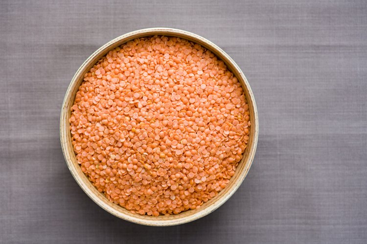 Las lentejas anaranjadas van del color rojo al anaranjado-melón y vienen en variedades como la