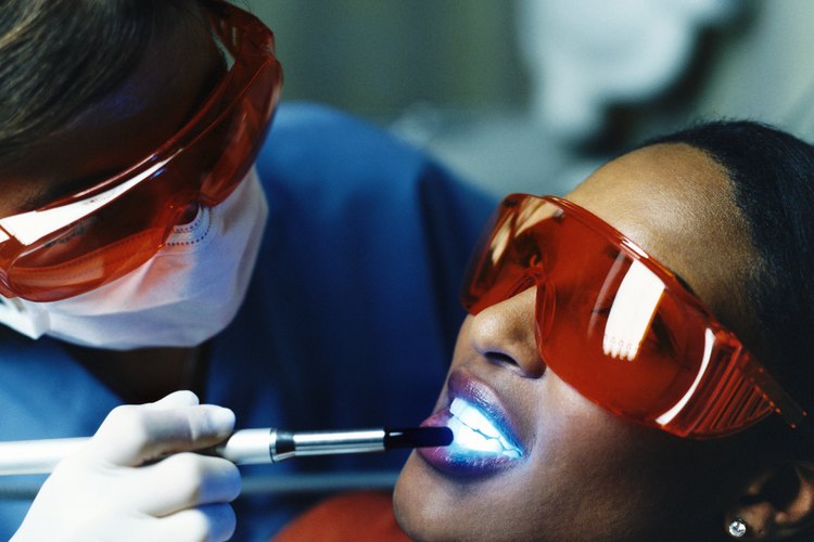 El buen cuidado dental durante el embarazo ayuda a prevenir infecciones que podrían afectar al feto.