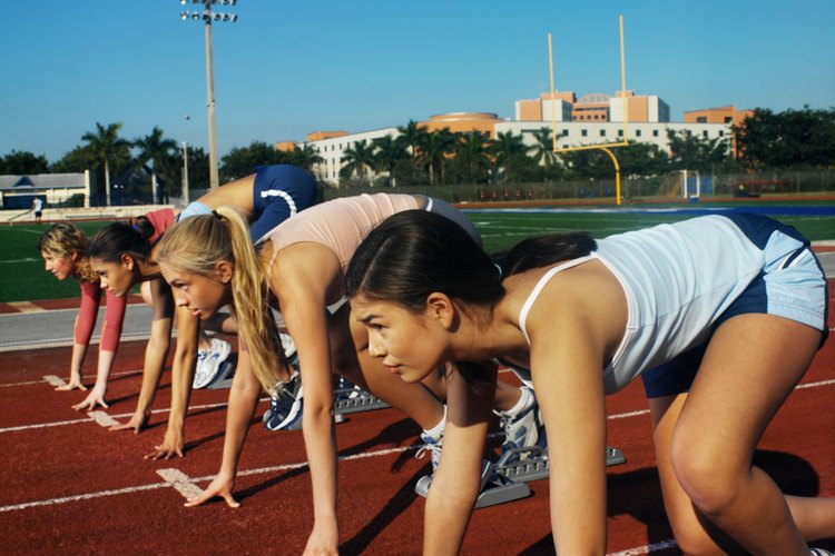 Los adolescentes pueden participar en deportes en la escuela para ayudar a su metabolismo.