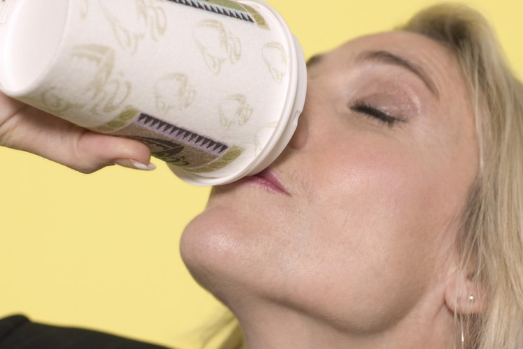 La cafeína aumenta tu tiempo de reacción, pero también puede hacer que te sientas nervioso.