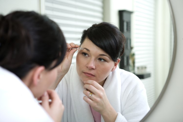 Hay varias maneras de prevenir o reducir el crecimiento del vello facial, pero requieren un gasto adicional.