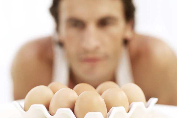 Las claras de huevo y la proteína de suero son fuentes altas en proteína.