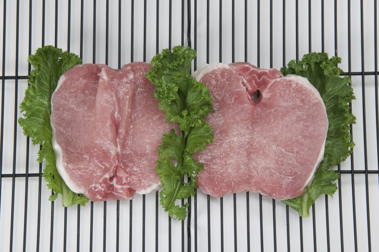 Las chuletas con hueso tienen más sabor, pero las variedades sin hueso pueden sacarte de apuros.