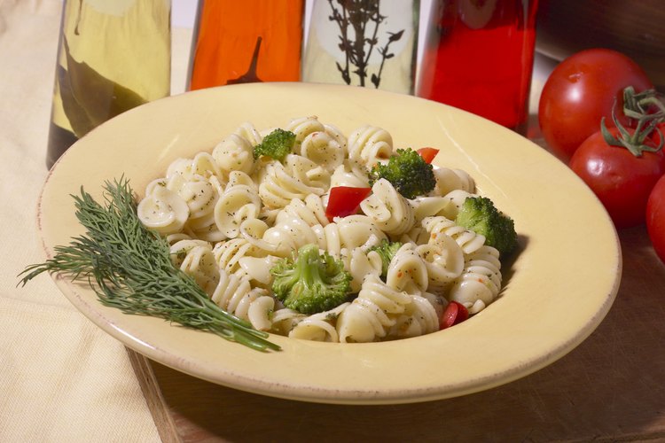 La pasta es alta en carbohidratos.