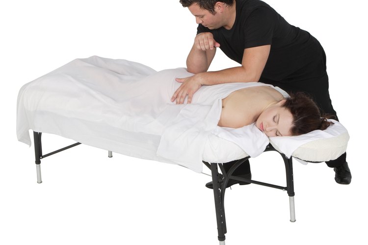Dale a tu ser querido un masaje de nalgas siguiendo estos pasos y —si tienes suerte— puede ser que recibas uno a cambio.