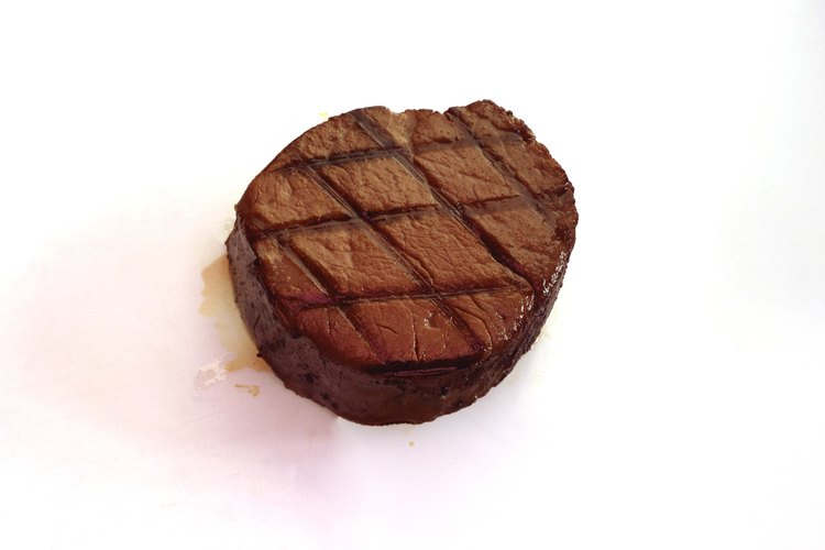 El filet mignon es un corte de res caro pero magro.