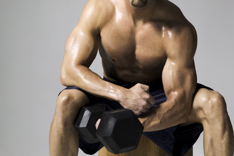 Las mancuernas son una gran herramienta para fortalecer el cuerpo superior.