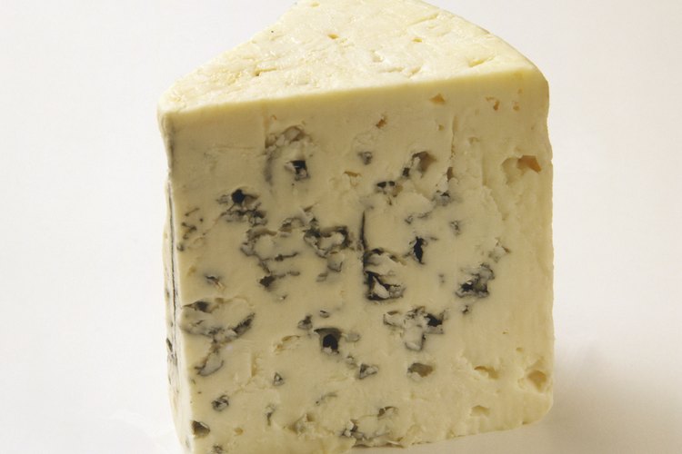 El Roquefort está hecho con leche de oveja.