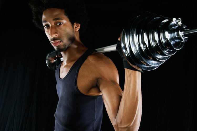 Este ejercicio fortalece y desarrolla flexibilidad en los hombros y el cuerpo.