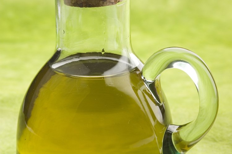 Puedes preparar un exfoliante natural a base de aceite de oliva.