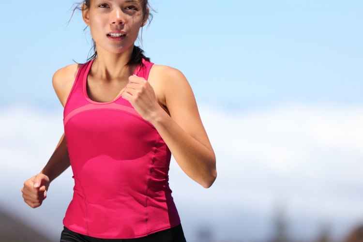 Es importante hacer ejercicios cardiovasculares diarios para tener una barriga plana.