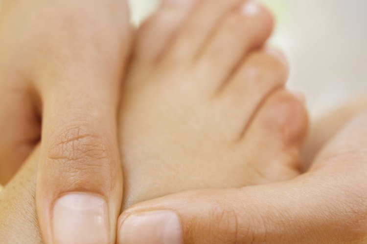 La reflexología podal se basa en la premisa de que hay reflejos en los pies que corresponden a todas las partes del cuerpo.