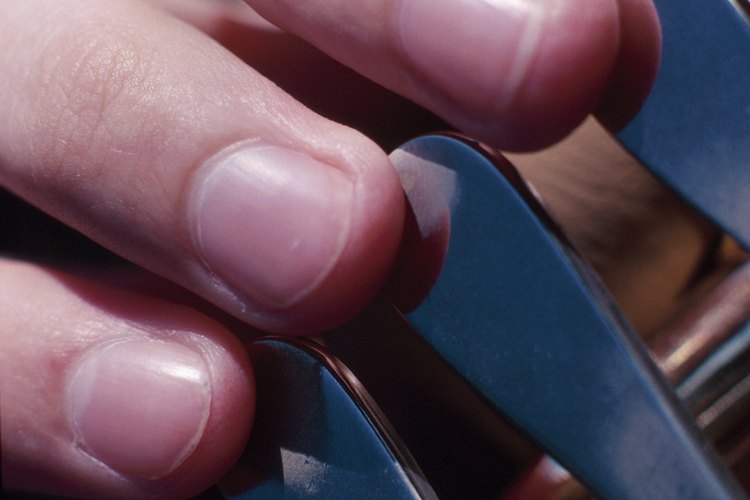 Los tratamientos caseros pueden deshacerte de los hongos y ayudar a tener uñas saludables.