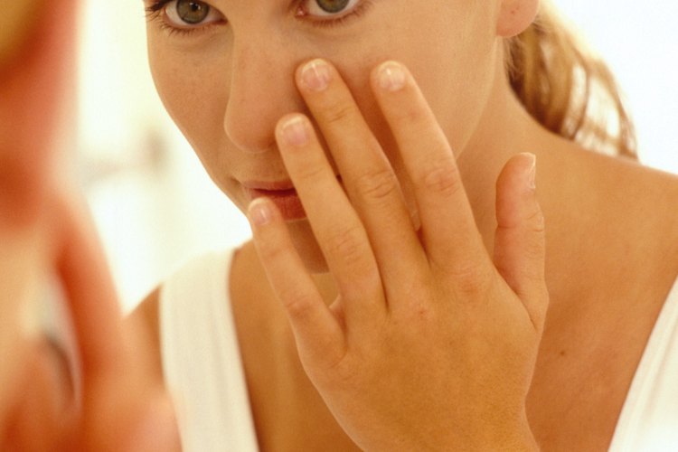 Cómo quitar las líneas de expresión con maquillaje.