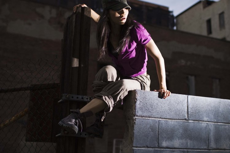 El deporte extremo del parkour está lleno de trucos de alto vuelo como el paso de muralla.