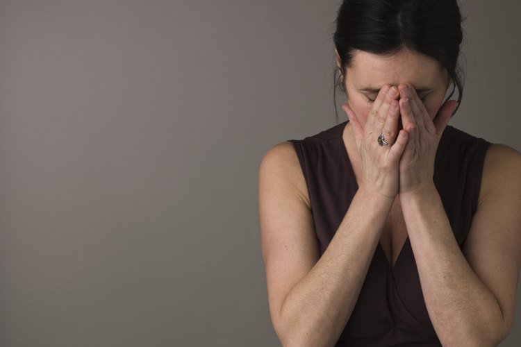 Los cambios de humor hormonales se producen debido a un desequilibrio hormonal en el cuerpo.