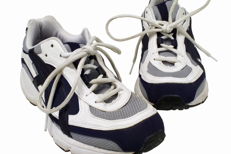 Los tenis para correr pueden ayudar aprevenir lesiones de uso excesivo, como tendinitis y fracturas por sobrecarga muscular.