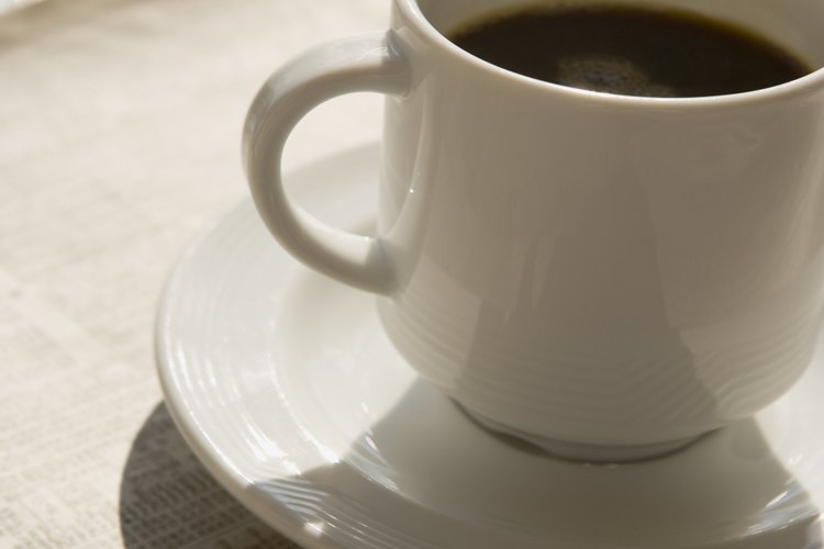 Se cree que la cafeína presente en el café estimula tus glándulas adrenales.