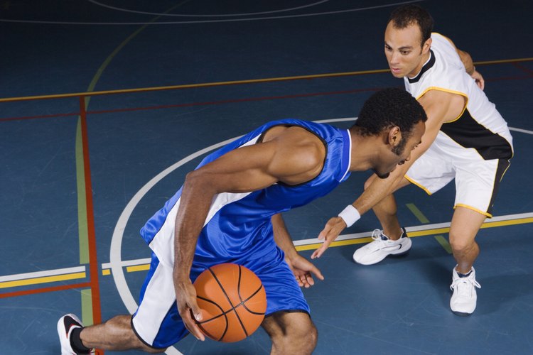 Los ejercicios de agilidad y velocidad para baloncesto mejorarán tu rapidez en la cancha.