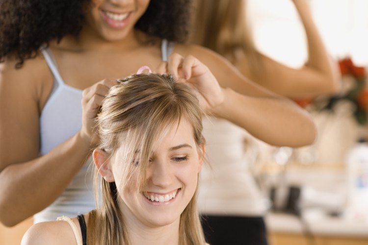 Las adolescentes expresan su personalidad con estilos versátiles y divertidos.