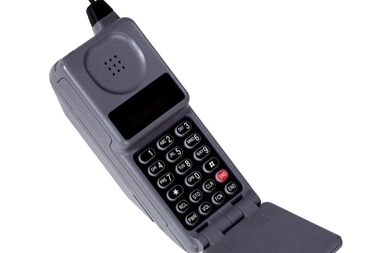 Celular viejo con antena.