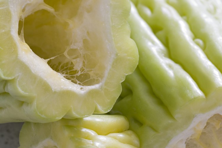 El jugo de karela se obtiene de la pulpa verde del melón amargo.