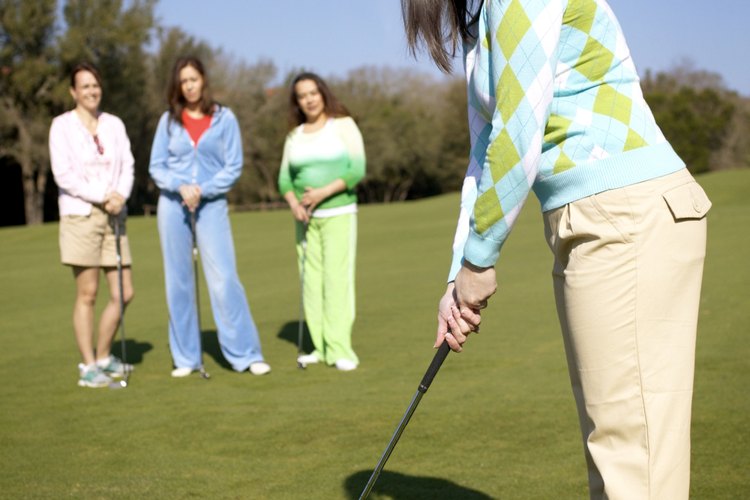 Los juegos laterales pueden hacer que una vuelta típica de golf sea más desafiante.