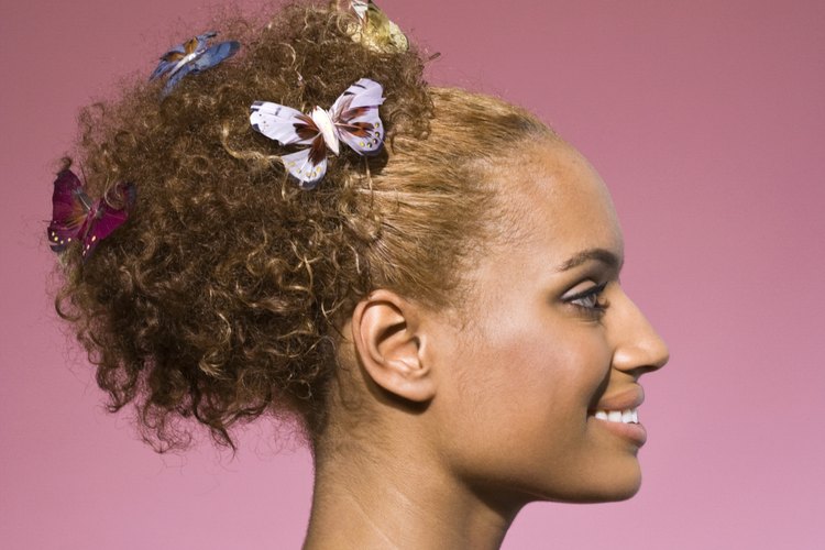 Los niveles adecuados de vitamina B-12 también te aseguran que tengas la piel y el pelo sanos.