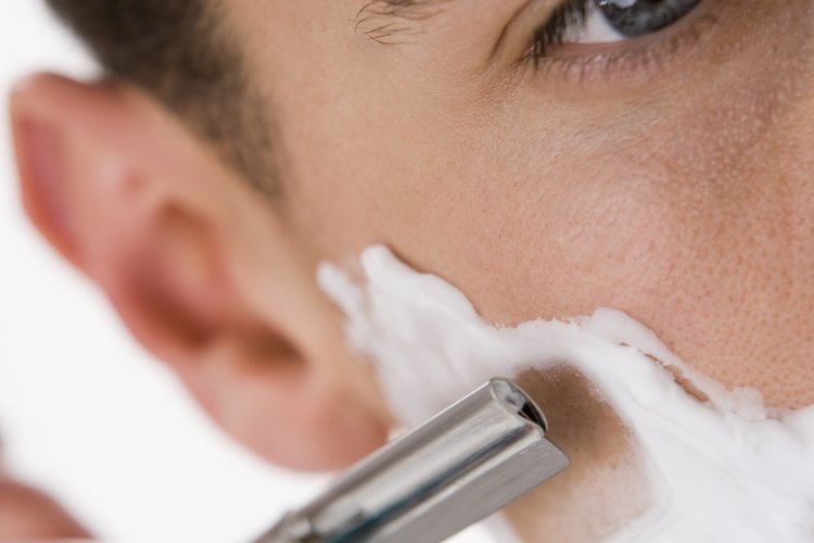 Usa exfoliantes para evitar los vellos encarnados.